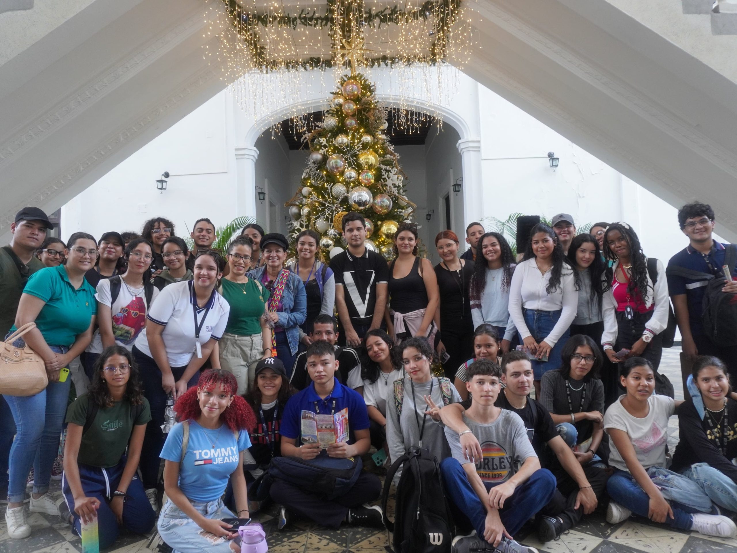 Lee más sobre el artículo UNIR realiza junto a sus estudiantes un Recorrido Histórico por el CascoCentral