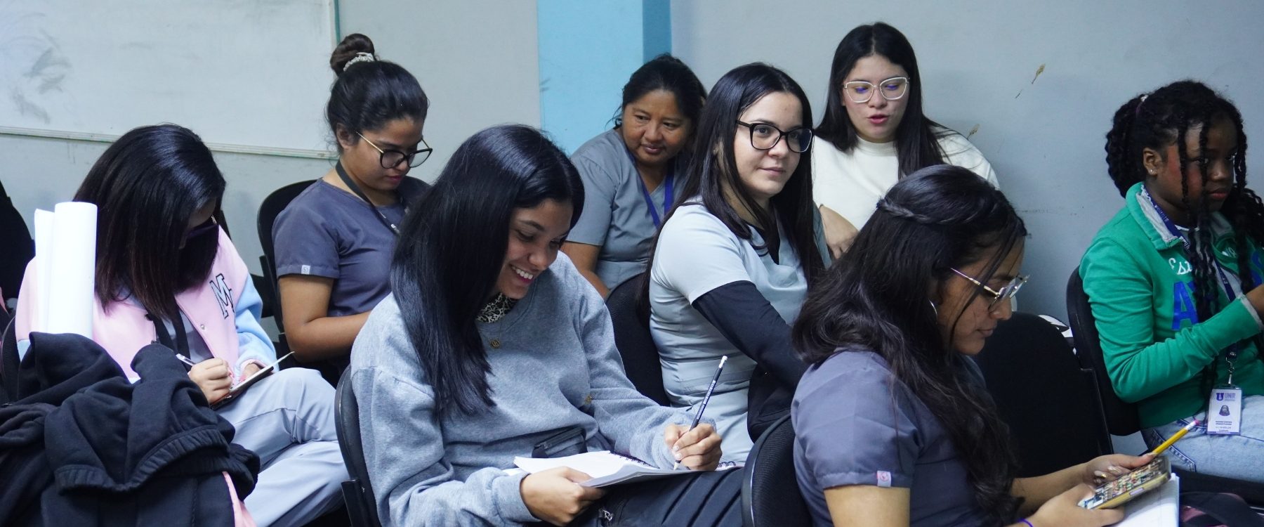 Lee más sobre el artículo Escuelas de UNIR sede centro reciben taller sobre Inteligencia Emocional